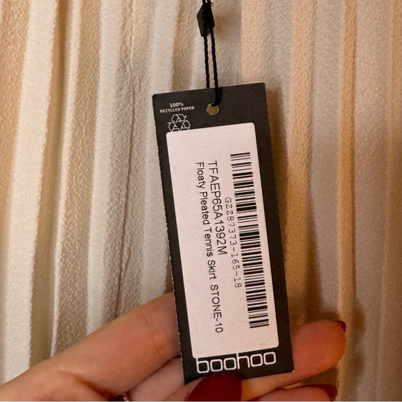 Boohoo Cream Mini Pleated Skirt (Size 10) - Picture 5 of 5